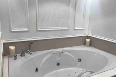 Condo in Thonburi, Bangkok, Thailand, 2 bedrooms № 183486 - photo 12