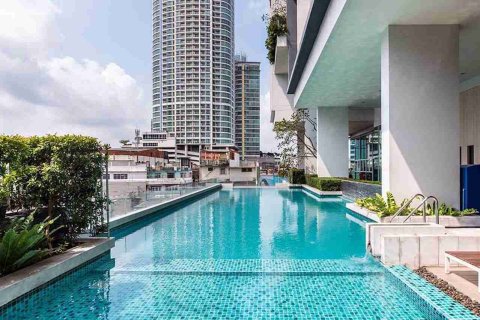 Condo in Bangkok, Thailand, 2 bedrooms № 183485 - photo 2