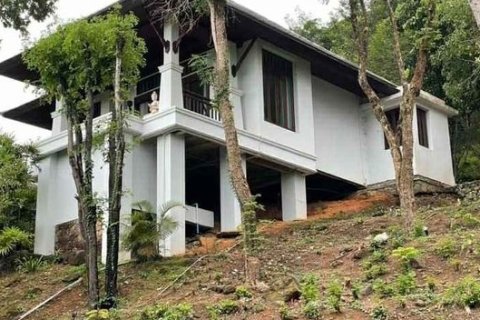 Chalet de 5 dormitorios en Chalong, Tailandia № 223522