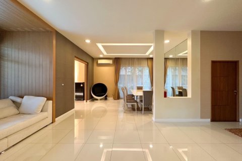 Villa in Bang Phli Yai, Thailand 7 bedrooms № 167668 - photo 13