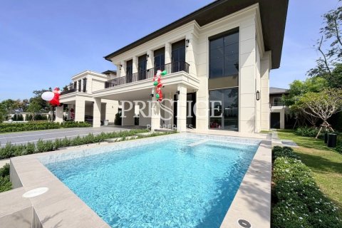 House in Pattaya, Thailand 4 bedrooms № 197844