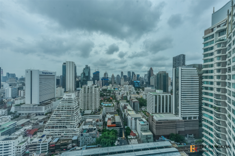 Condo in Bangkok, Thailand, 3 bedrooms № 188448 - photo 8