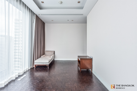 Condo in Bangkok, Thailand, 3 bedrooms № 188448 - photo 6