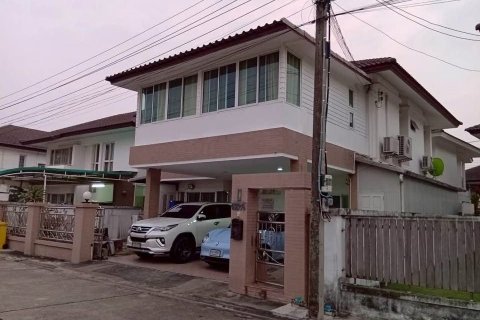 House in Nonthaburi, Thailand 4 bedrooms № 147523 - photo 2