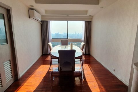 Condo in Bangkok, Thailand, 3 bedrooms  № 143327 - photo 4