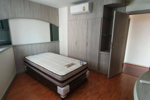 Condo in Bangkok, Thailand, 3 bedrooms  № 143327 - photo 11