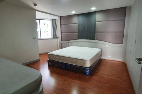 Condo in Bangkok, Thailand, 3 bedrooms  № 143327 - photo 6