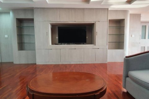 Condo in Bangkok, Thailand, 3 bedrooms  № 143327 - photo 3