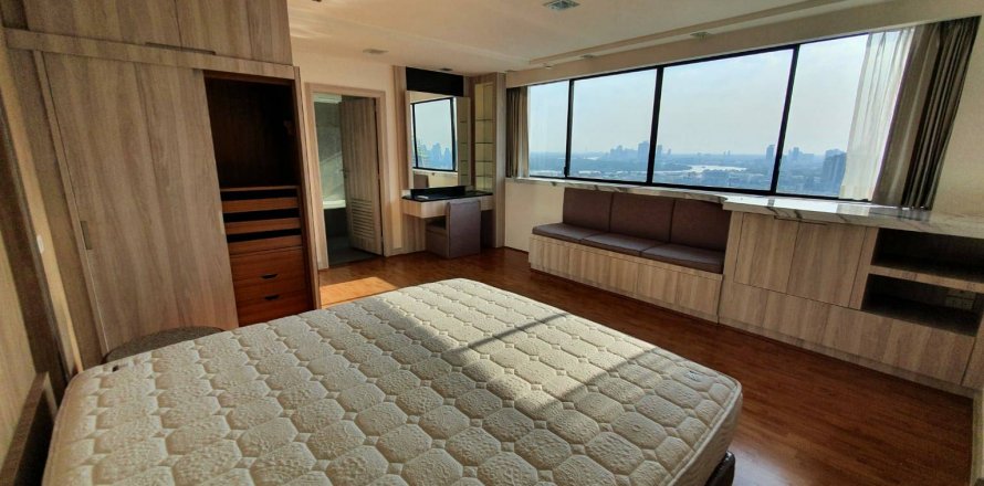 Condo in Bangkok, Thailand, 3 bedrooms  № 143327