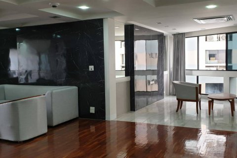 Condo in Bangkok, Thailand, 3 bedrooms  № 143327 - photo 5