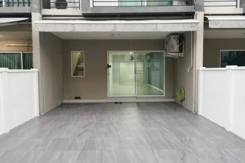 Townhouse in Suan Luang, Bangkok, Thailand 3 bedrooms № 162127 - photo 2