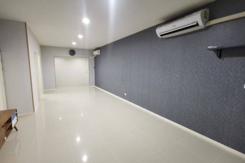 Townhouse in Suan Luang, Bangkok, Thailand 3 bedrooms № 162127 - photo 5