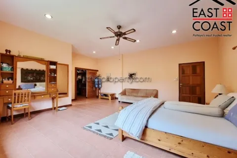 Casa de 5 dormitorios en Pattaya, Tailandia № 213691 - foto 9