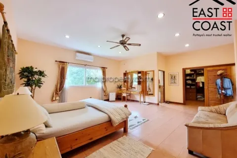 Casa de 5 dormitorios en Pattaya, Tailandia № 213691 - foto 8