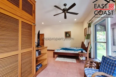Casa de 5 dormitorios en Pattaya, Tailandia № 213691 - foto 15