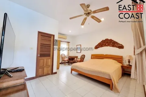 Casa de 5 dormitorios en Pattaya, Tailandia № 213691 - foto 24