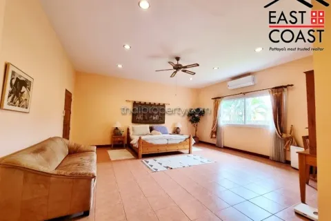 Casa de 5 dormitorios en Pattaya, Tailandia № 213691 - foto 10