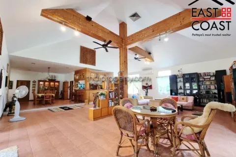 Casa de 5 dormitorios en Pattaya, Tailandia № 213691 - foto 3
