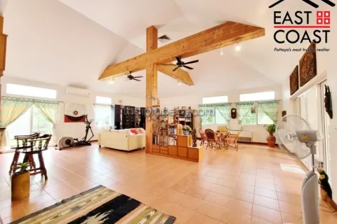 Casa de 5 dormitorios en Pattaya, Tailandia № 213691 - foto 2
