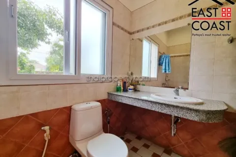 Casa de 5 dormitorios en Pattaya, Tailandia № 213691 - foto 18