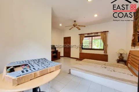 Casa de 5 dormitorios en Pattaya, Tailandia № 213691 - foto 27