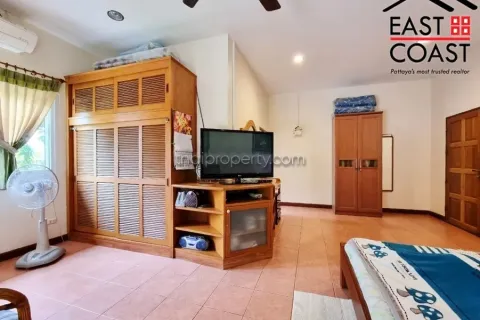 Casa de 5 dormitorios en Pattaya, Tailandia № 213691 - foto 16