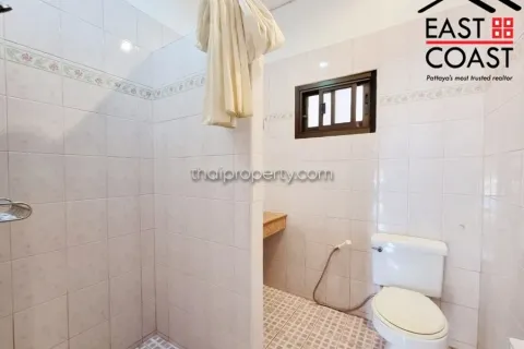 Casa de 5 dormitorios en Pattaya, Tailandia № 213691 - foto 30