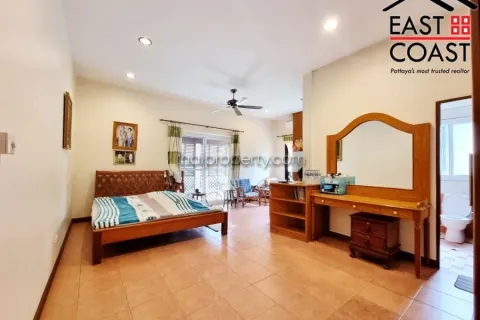 Casa de 5 dormitorios en Pattaya, Tailandia № 213691 - foto 14