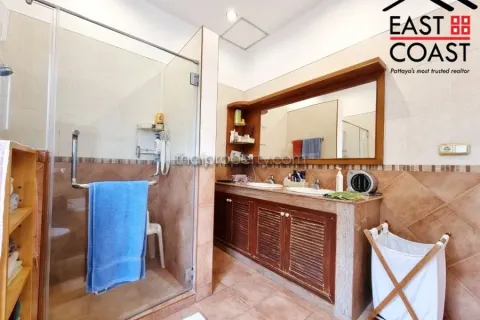 Casa de 5 dormitorios en Pattaya, Tailandia № 213691 - foto 13