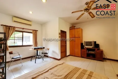 Casa de 5 dormitorios en Pattaya, Tailandia № 213691 - foto 28