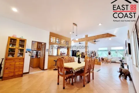 Casa de 5 dormitorios en Pattaya, Tailandia № 213691 - foto 5