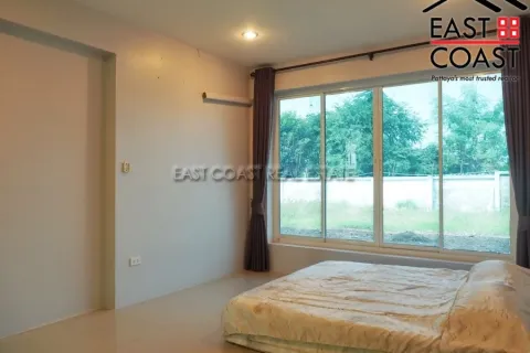 Casa de 4 dormitorios en Pattaya, Tailandia № 213696 - foto 14