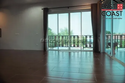 Casa de 4 dormitorios en Pattaya, Tailandia № 213696 - foto 8