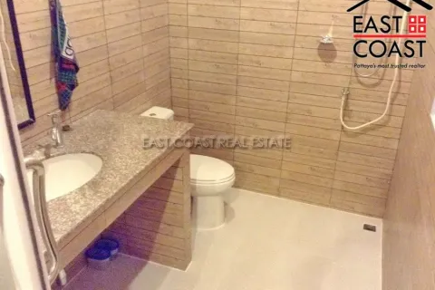 Casa de 4 dormitorios en Pattaya, Tailandia № 213696 - foto 16