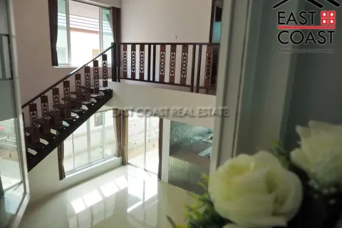 Casa de 4 dormitorios en Pattaya, Tailandia № 213696 - foto 12