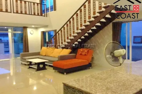 Casa de 4 dormitorios en Pattaya, Tailandia № 213696 - foto 3