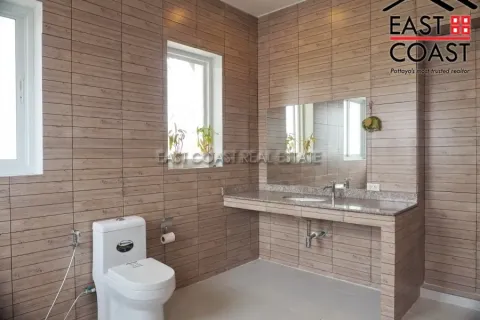 Casa de 4 dormitorios en Pattaya, Tailandia № 213696 - foto 15