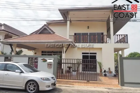 Casa de 4 dormitorios en Pattaya, Tailandia № 213696 - foto 2
