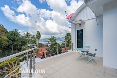 Villa in Patong, Thailand 4 bedrooms № 179494 - photo 14