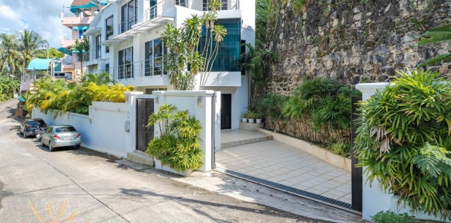 Villa in Patong, Thailand 4 bedrooms № 179494