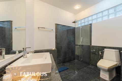 Villa in Patong, Thailand 4 bedrooms № 179494 - photo 11