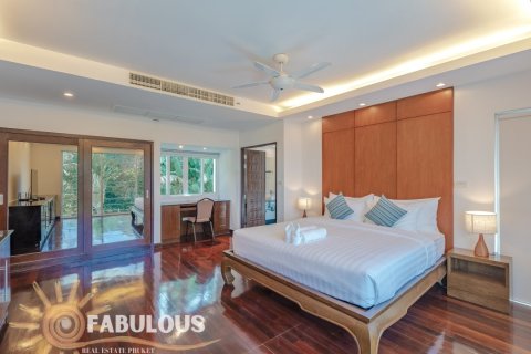 Villa in Patong, Thailand 4 bedrooms № 179494 - photo 10