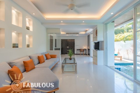 Villa in Patong, Thailand 4 bedrooms № 179494 - photo 3