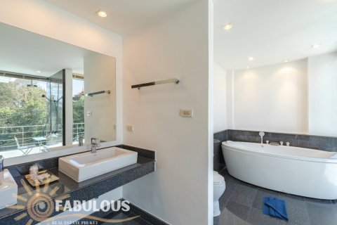 Villa in Patong, Thailand 4 bedrooms № 179494 - photo 13