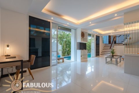 Villa in Patong, Thailand 4 bedrooms № 179494 - photo 12