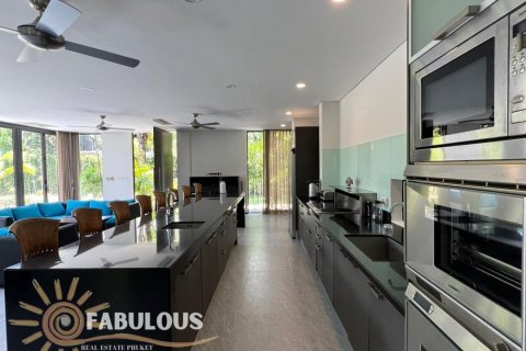 Villa in Bang Tao, Thailand 5 bedrooms № 179490 - photo 2