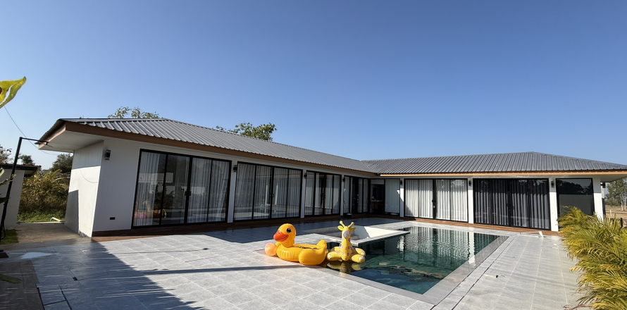 Villa in Ubon Ratchathani, Thailand 6 bedrooms № 157970