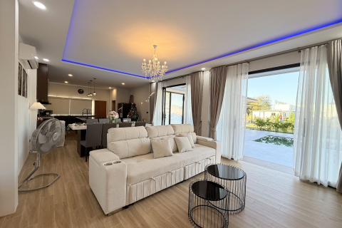 Villa in Ubon Ratchathani, Thailand 6 bedrooms № 157970 - photo 4