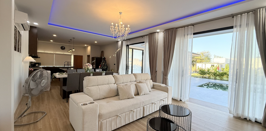 Villa in Ubon Ratchathani, Thailand 6 bedrooms № 157970