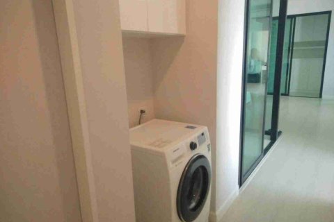 Condo in Bangkok, Thailand, 3 bedrooms  № 183306 - photo 17